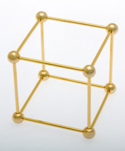 Cubo fabricado en latón dorado  Tamaño 8,5 cm