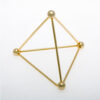 Tetraedro fabricado en latón dorado. Tamaño 8,5 cm
